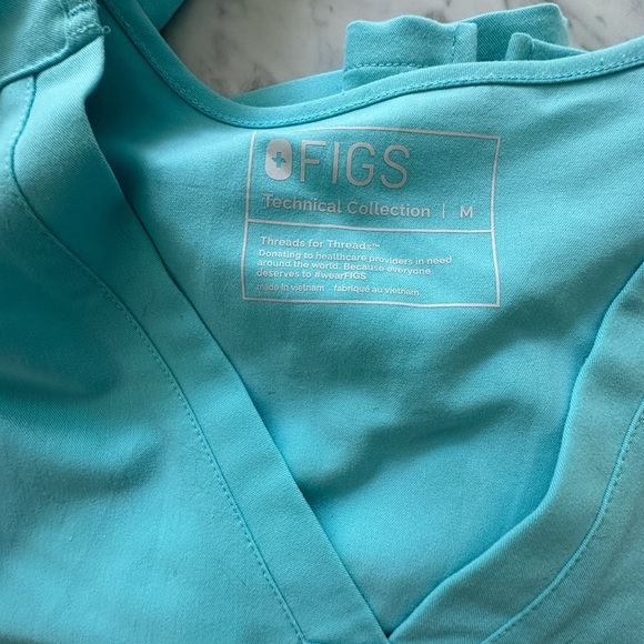 Figs Neon Blue Kade Scrub Pants and Top w/two front pockets - Picture 3 of 4